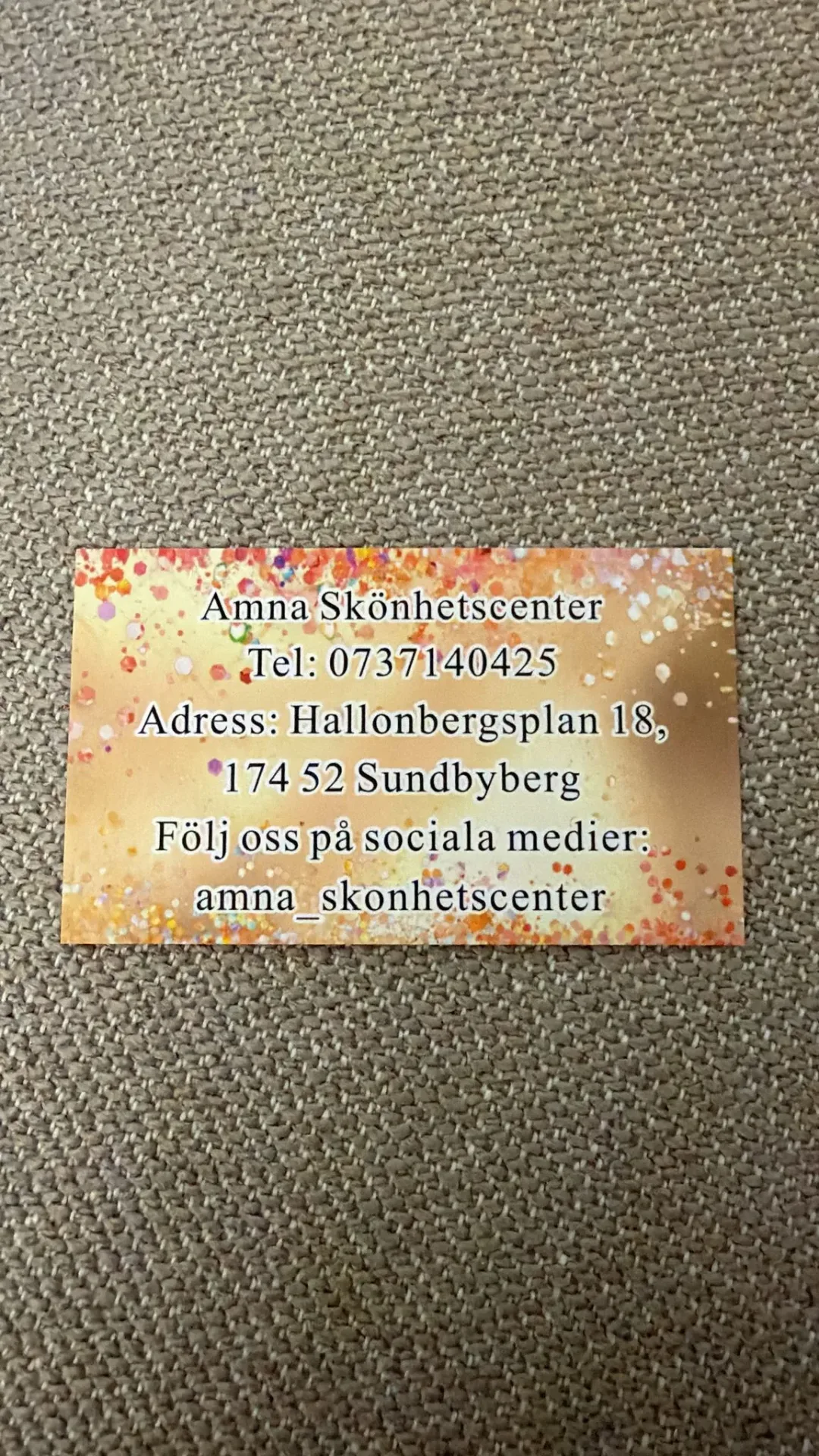 Visitkort med Amnas Skönhetscenters kontaktuppgifter